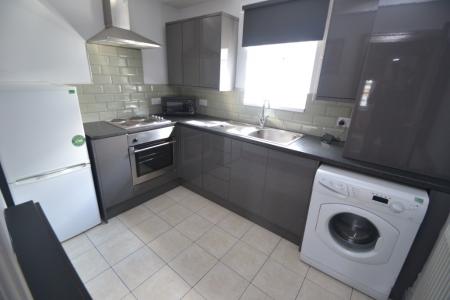 2 bedroom Flat to let in Exeter Road, Nottingham, NG7