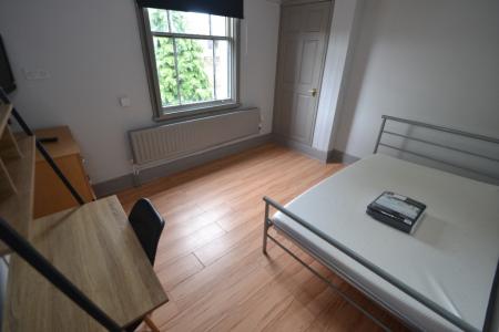 8 bedroom Flat to let in Forest Road East, Arboretum, Nottingham, NG1