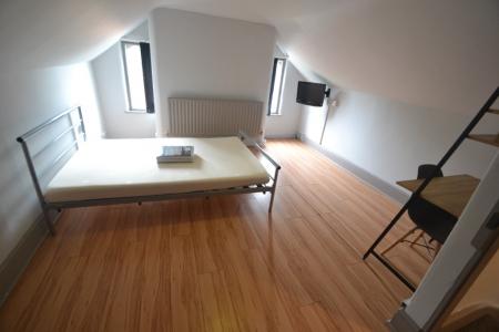 8 bedroom Flat to let in Forest Road East, Arboretum, Nottingham, NG1
