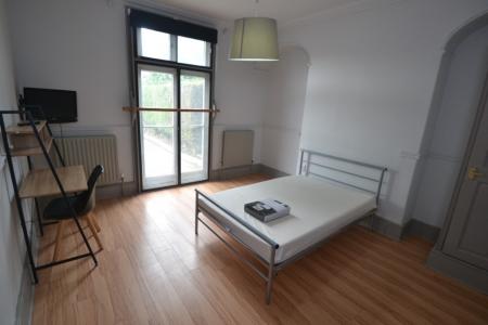 8 bedroom Flat to let in Forest Road East, Arboretum, Nottingham, NG1