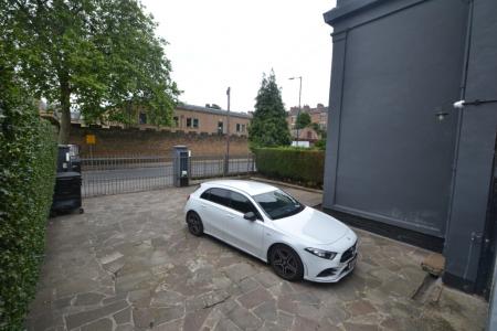 8 bedroom Flat to let in Forest Road East, Arboretum, Nottingham, NG1