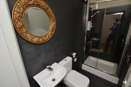 8 bedroom Flat to let in Forest Road East, Arboretum, Nottingham, NG1