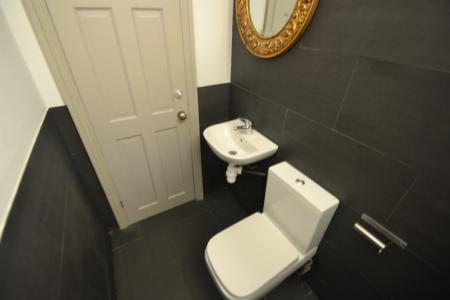 8 bedroom Flat to let in Forest Road East, Arboretum, Nottingham, NG1