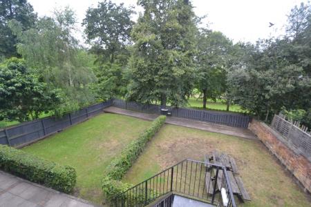8 bedroom Flat to let in Forest Road East, Arboretum, Nottingham, NG1