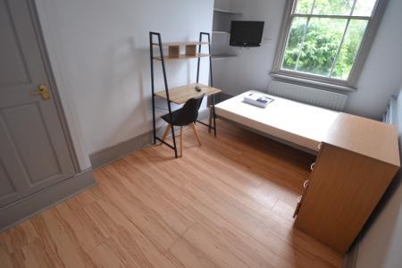 8 bedroom Flat to let in Forest Road East, Arboretum, Nottingham, NG1
