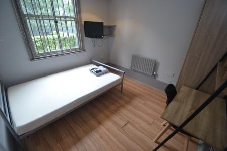 8 bedroom Flat to let in Forest Road East, Arboretum, Nottingham, NG1
