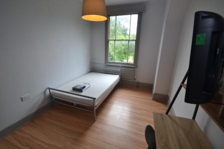 8 bedroom Flat to let in Forest Road East, Arboretum, Nottingham, NG1