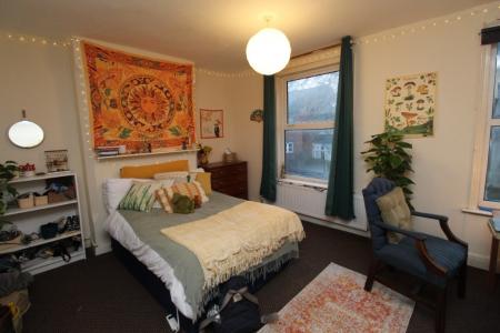 4 bedroom Terraced House to let in Harrington Drive, Lenton, Nottingham, NG7