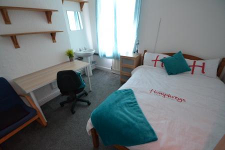 4 bedroom Semi-detached house to let in Hart Street, Lenton, Nottingham, NG7