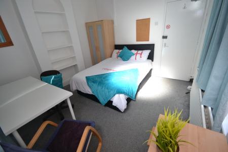 4 bedroom Semi-detached house to let in Hart Street, Lenton, Nottingham, NG7
