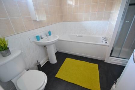 4 bedroom Semi-detached house to let in Hart Street, Lenton, Nottingham, NG7