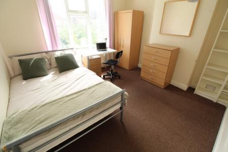 4 bedroom Semi-detached house to let in Highfield Road, Dunkirk, Nottingham, NG7