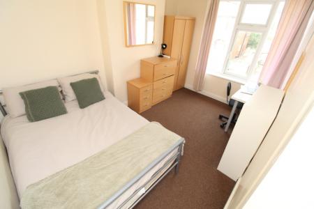 4 bedroom Semi-detached house to let in Highfield Road, Dunkirk, Nottingham, NG7