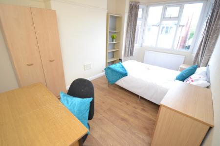 4 bedroom Semi-detached house to let in Lace Street, Dunkirk, Nottingham, NG7