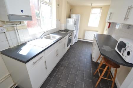 4 bedroom Semi-detached house to let in Lace Street, Dunkirk, Nottingham, NG7