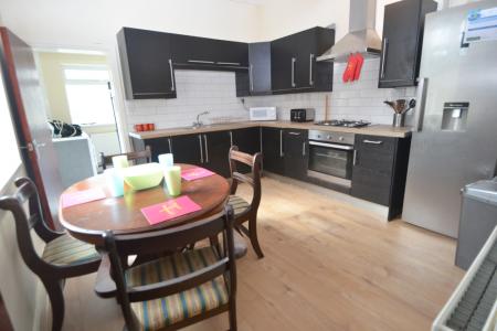 5 bedroom Detached house to let in Lenton Boulevard, Lenton, Nottingham, NG7