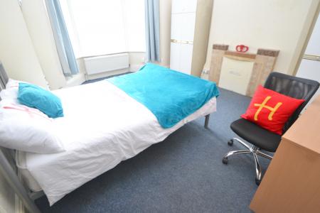 5 bedroom Detached house to let in Lenton Boulevard, Lenton, Nottingham, NG7