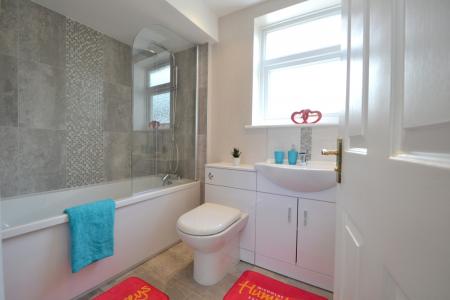 4 bedroom Semi-detached house to let in Letcombe Road, Clifton, Nottingham, NG11