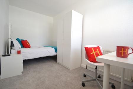 4 bedroom Semi-detached house to let in Letcombe Road, Clifton, Nottingham, NG11