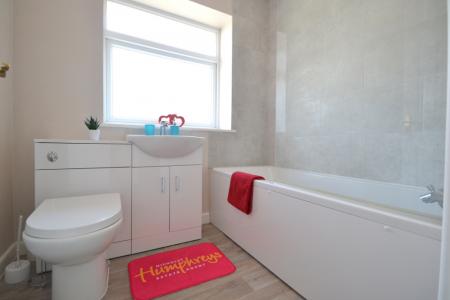 4 bedroom Semi-detached house to let in Letcombe Road, Clifton, Nottingham, NG11