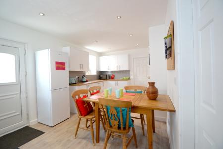 4 bedroom Semi-detached house to let in Letcombe Road, Clifton, Nottingham, NG11
