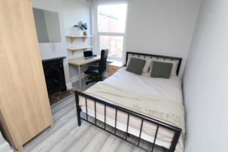 5 bedroom Semi-detached house to let in Lois Avenue, Lenton, Nottingham, NG7