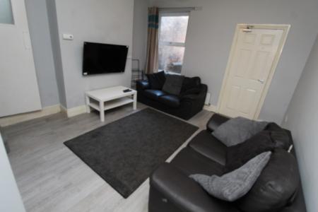 5 bedroom Semi-detached house to let in Lois Avenue, Lenton, Nottingham, NG7