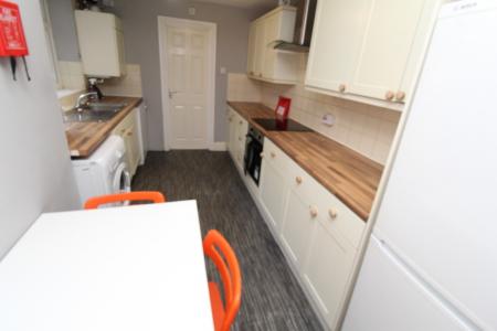 5 bedroom Semi-detached house to let in Lois Avenue, Lenton, Nottingham, NG7