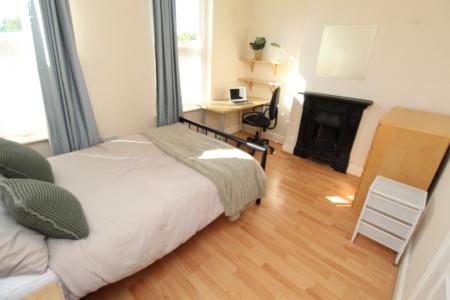 5 bedroom Semi-detached house to let in Lois Avenue, Lenton, Nottingham, NG7