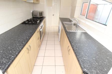 5 bedroom Semi-detached house to let in Montpelier Road, Dunkirk, Nottingham, NG7