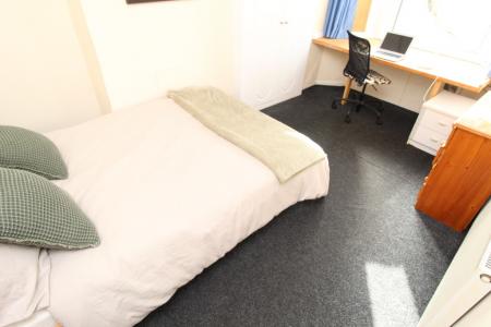 5 bedroom Semi-detached house to let in Montpelier Road, Dunkirk, Nottingham, NG7