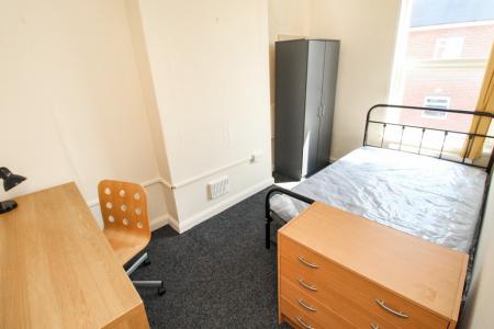 4 bedroom Flat to let in Montpelier Road (4 Bed), Dunkirk, Nottingham, NG7