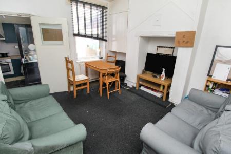 5 bedroom Flat to let in Montpelier Road, Dunkirk, Nottingham, NG7