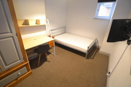 4 bedroom Flat to let in Mount Hooton Road, Arboretum, Nottingham, NG7