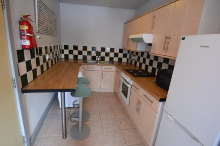 2 bedroom Flat to let in Mount Hooton Road, Forest Fields, Nottingham, NG7