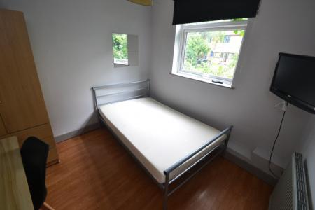 2 bedroom Flat to let in Mount Hooton Road, Forest Fields, Nottingham, NG7