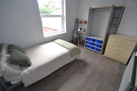 5 bedroom Semi-detached house to let in Shrewsbury Road, Nottingham, NG2