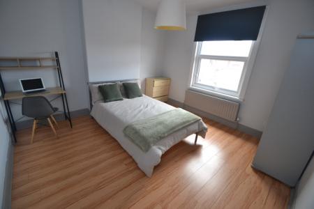 5 bedroom Semi-detached house to let in Shrewsbury Road, Nottingham, NG2