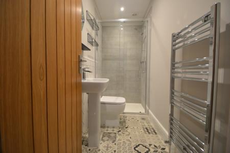 4 bedroom Semi-detached house to let in Thoroton Road, West Bridgford, NG2