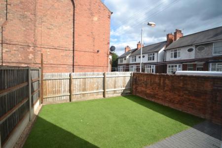 4 bedroom Semi-detached house to let in Thoroton Road, West Bridgford, NG2