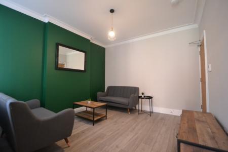 4 bedroom Semi-detached house to let in Thoroton Road, West Bridgford, NG2
