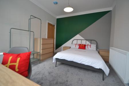 4 bedroom Semi-detached house to let in Thoroton Road, West Bridgford, NG2