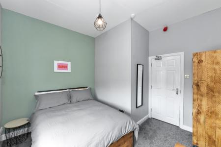 12 bedroom Town house to let in Waverley Street, Arboretum, Nottingham, NG7