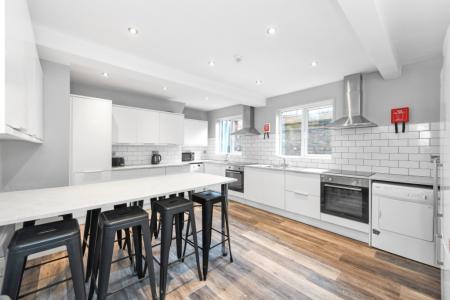 12 bedroom Town house to let in Waverley Street, Arboretum, Nottingham, NG7