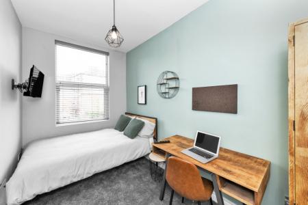 12 bedroom Town house to let in Waverley Street, Arboretum, Nottingham, NG7