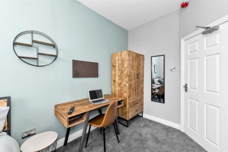 12 bedroom Town house to let in Waverley Street, Arboretum, Nottingham, NG7