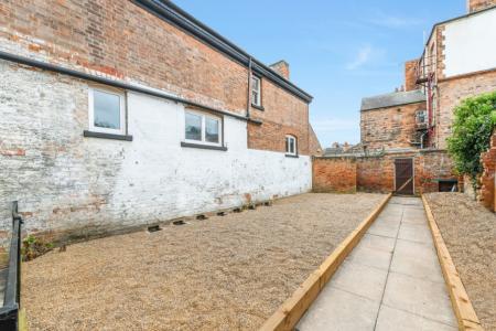 12 bedroom Town house to let in Waverley Street, Arboretum, Nottingham, NG7
