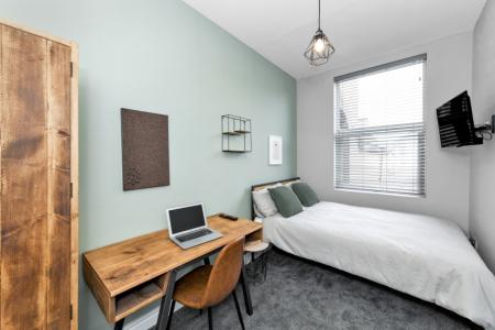 12 bedroom Town house to let in Waverley Street, Arboretum, Nottingham, NG7
