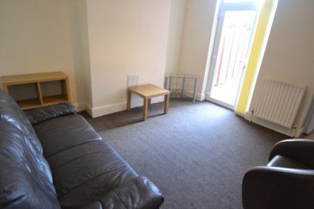 4 bedroom Semi-detached house to let in West Avenue, West Bridgford, NG2