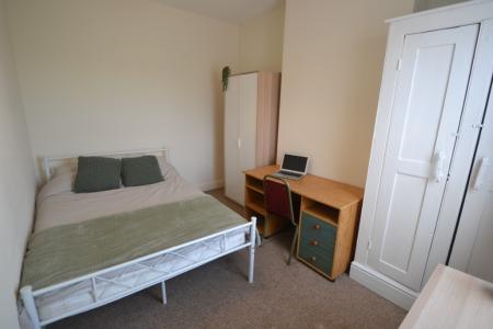 4 bedroom Semi-detached house to let in West Avenue, West Bridgford, NG2